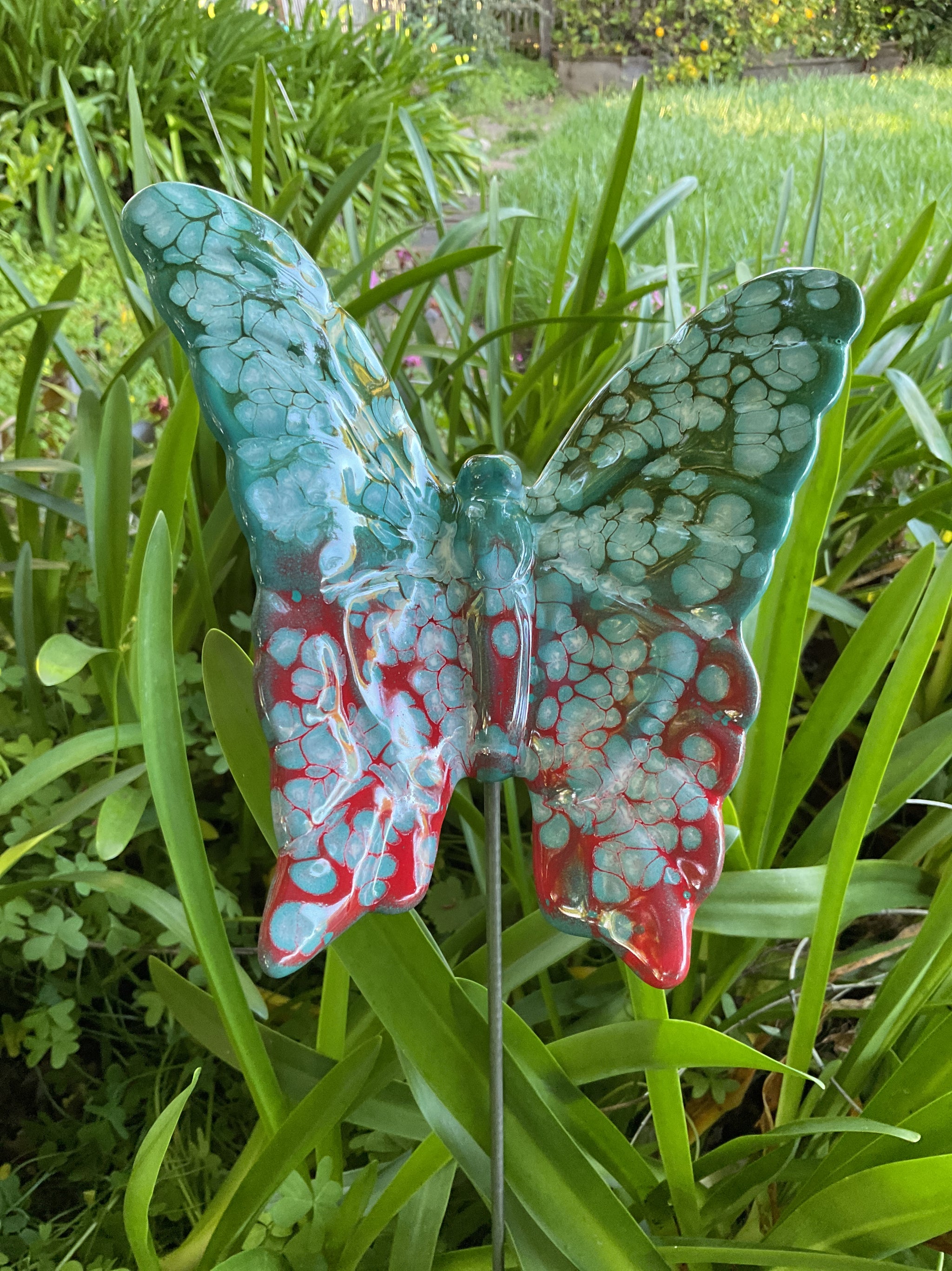 Madam Butterfly 陶器 置物 Butterfly, Large, Ceramic, green and burgundy by JJ Potts